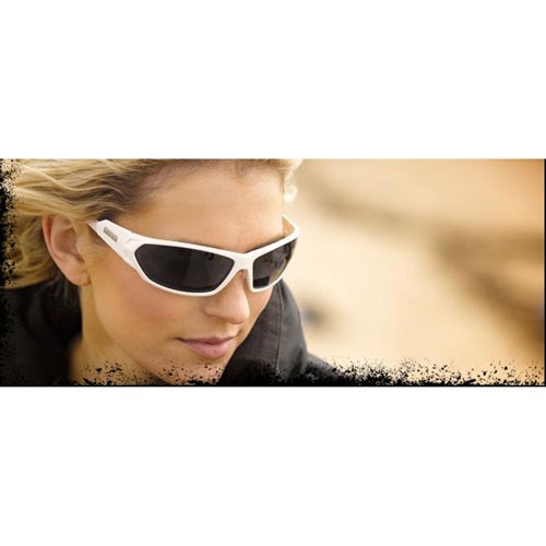 /woman-sunglasses-beach